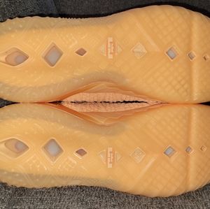 Lebron 18 Melon Tint Size 17